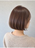艶感ナチュラルブラウンの丸みショートボブ