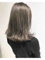 切りっぱなしボブ×グレージュ