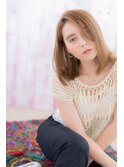 外国人風ホワイトブロンドかきあげ前髪前下がりボブc1