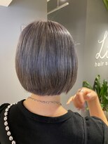 リブ(Live) ホワイトグレージュの艶ボブ［久米川/ブリーチカラー］