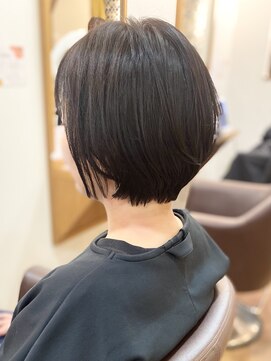 フリージア(freesia) 30代40代50代/艶髪ボブ/簡単スタイリングヘア