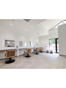 マンツーマン施術で落ち着いた時間を過ごせる。大人のお客様に向けた上質なプライベートサロン。