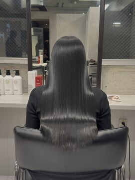 ラフ トーキョウ(RAF TOKYO) 黒髪が放つ圧倒的艶感