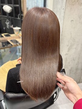 ディーエックス ウエスト(Dxxxx WEST) 透明感ベージュ/顔周りカット/レイヤーカット/イルミナカラー