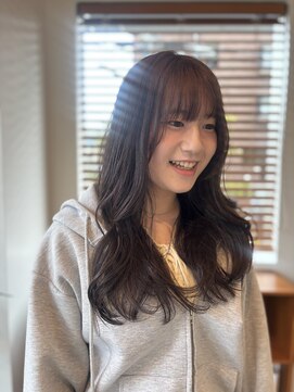 カームス(calms) セミロング、ゆる巻き抜け感ヘア
