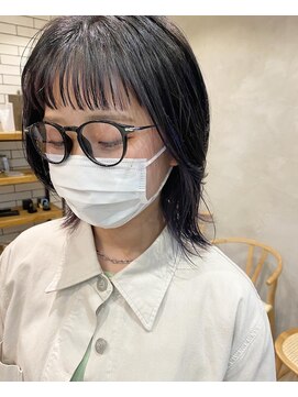 シフト(SHEEFT) 外はね切りっぱなしボブ インナーカラーグレー 暗髪ダーク