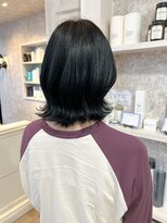 キャアリー(Caary)&nbsp;福山美容室Caary 寒色系カラーブルーブラック　切りっぱなしボブ
