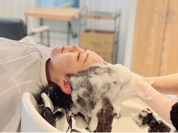 フェリチタ フィロ 大泉学園(FELICITA filo)の写真/芯から強く美髪へ♪新トリートメント【COREME】導入☆炭酸スキャルプケアで髪も頭皮もウルツヤに♪