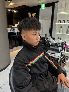 アイズ 海老名(AIZU) ツイストスパイラルパーマ スペインカール フェードカット