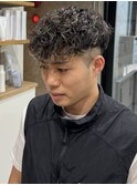 スパイラルパーマスペインカール刈り上げ前下がりマッシュ