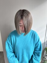 シア(sia)&nbsp;ぱつっとbobハイライトカラーボブレイヤーボブシャギーボブボブ