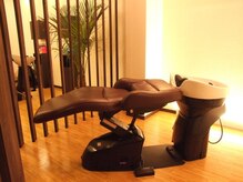 クラール ヘアー(Klar Hair)の雰囲気（首の痛くならないフルフラットなシャンプー台でおくつろぎ下さい）