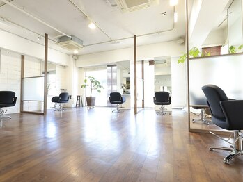 ヘアーアンドメイク ルシエル(hair&make Luxiel)の写真/【平日9時～22時まで営業】お仕事帰りにも通いやすく、心地よい空間で、あなたの”なりたい”を実現!