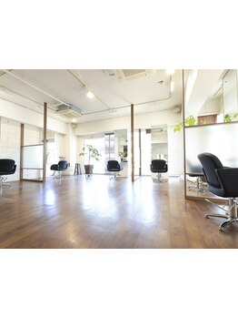 【平日9時～22時まで営業】お仕事帰りにも通いやすく、心地よい空間で、あなたの”なりたい”を実現!