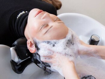 シェルビー 新宿(SHELBe)の写真/季節の変わり目、ゆらぐ頭皮にはヘッドスパがオススメ。土台を整えながらエイジングケア*[新宿/ヘッドスパ]