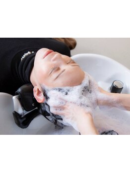 季節の変わり目、ゆらぐ頭皮にはヘッドスパがオススメ。土台を整えながらエイジングケア*[新宿/ヘッドスパ]