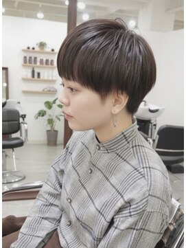 イマ(ima) 暗髪美フォルム小顔マッシュショート