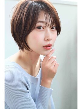 リル(Rire) 大人小顔ショートボブ耳かけ丸みくびれ30代40代50代