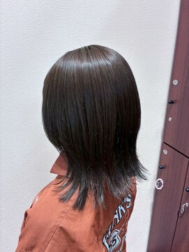 アクセ くびれヘアなみなみウェーブ美シルエットカーキベージュ