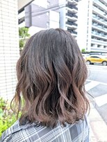 アルーチェ(Arluce)&nbsp;透明感グレージュで作る大人かわいい立体感ロブ