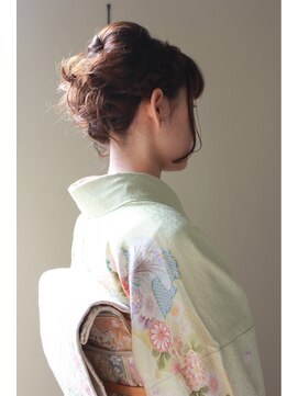 ホワイトルーム(White Room) ボブヘアーのふんわり和装アップスタイル