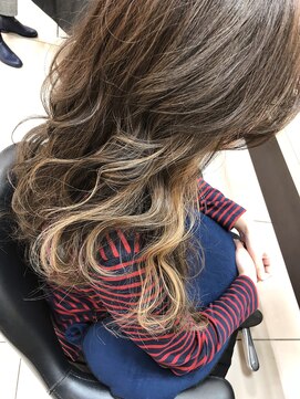 エヌプラス(N+plus) いつもと違うヘアスタイル