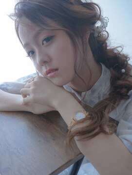 ヘア ショップキャリー 結婚式におすすめ!編みおろしアレンジ