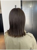 切りっぱなしミディアム×外ハネ×ハイライト×オリーブベージュ