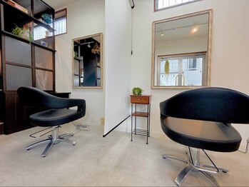 サロン オプティクス(Salon Optics)の写真/一人ひとりのお客様との時間を大切にし、居心地の良さを感じられる癒しのサロンタイムをお届けします♪