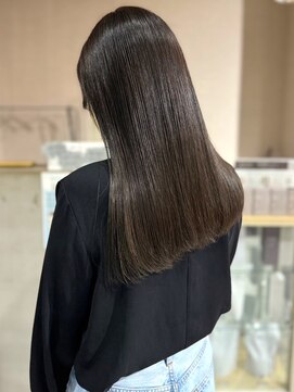 トナリ(tonari) グレージュ　インナーカラー　ツヤ髪ロング【鹿児島中央】