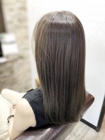 アトリエナガノ(atelier nagano)&nbsp;ニュアンスカラー/センターパート/ツヤ髪スタイル/ブルージュ