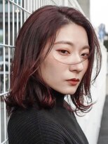 カムジーヘッドカミノウラ(COMEGHEAD KAMINOURA)&nbsp;上乃裏ダブルカラーくびれボブイルミナカラー顔周りレイヤーボブ