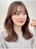 美髪×ミディアムヘア×ベージュカラー×外はね×前髪ありc