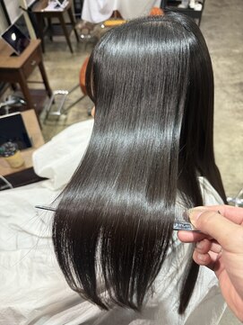 サロンドミルク 原宿(salon de MiLK) 【原宿/表参道/明治神宮前】広がりやうねりは美髪矯正