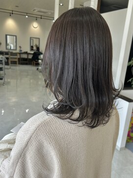 トーンダウンにも◎透明感グレージュ