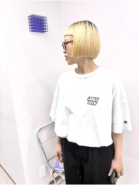 イラカ(elaka) ハイトーンカラー×ミニボブ