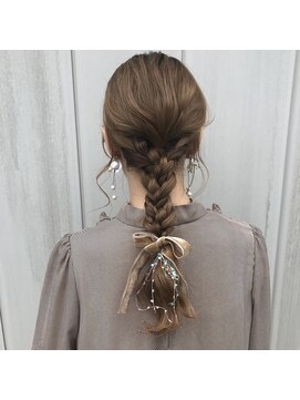 ザ シー 海老名(The C) [The c 岩崎あつき]大人可愛い三つ編み編みおろしアレンジ☆