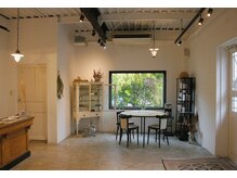 空間をさらに広げてくれるグリーンたち。　　　　　　　　　癒しの上質空間を創るのは・・・