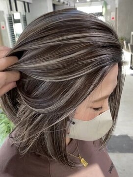 アポロ 横浜駅店(apollo) ハイライトバレイヤージュダブルカラーミルクティーベージュ