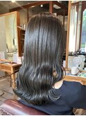 オリーブ強めのオリーブグレージュ