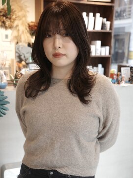 ウィム(wim) "ミディアムレイヤー"/くびれミディ/レイヤー/顔周りカット