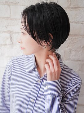 カライング(ing) 大人可愛い20代30代40代黒髪前下がりショートボブ丸みショート