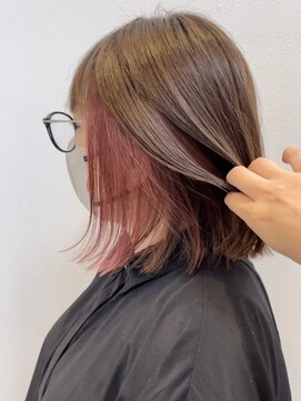 マイン(MINe) 透明感ラテカラー ベージュ ピンクインナーカラー 外ハネボブ