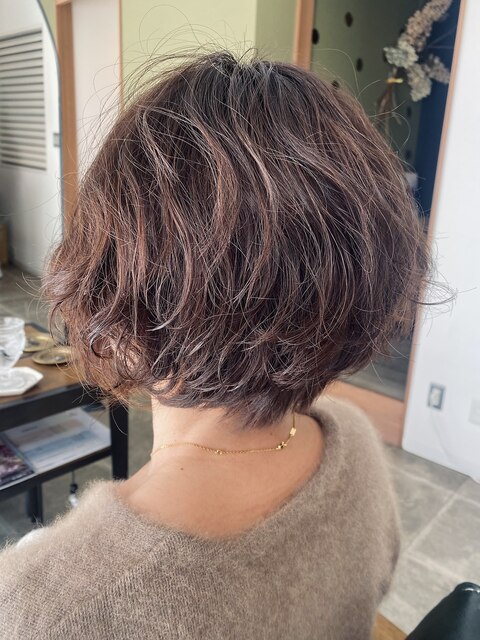 ショートヘアにパーマ