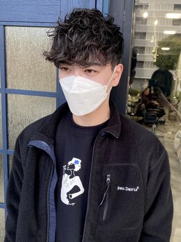ハウディ(Howdy)の写真/トレンド感のあるメンズパーマや王道ツイストスパイラルはお任せ!学生&20代男性に大人気◎