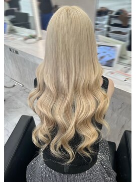 トゥルークリエイション 渋谷(True Creation) ブロンド巻き髪カラー