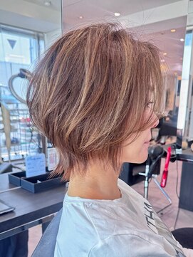 バンプ ギンザ(BUMP GINZA) 30代40代50代ショート似合わせ白髪ぼかし前髪あり髪型