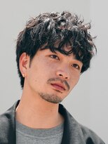 バイフィフス 原宿/表参道(by fifth)&nbsp;緩め波巻きスパイラルパーマシャドウパーマメンズセンターパート