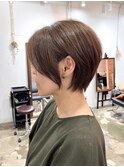 ハンサムショートレイヤーカットミルクティーベージュハイトーン