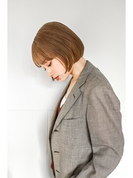 トリッカバルコニー ハヤマ(tricca Balcony Hayama) ブリーチ グレージュカラー ボブ